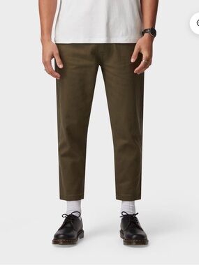 NWT - I LOVE UGLY - Cropped 90’s Denim - Olive